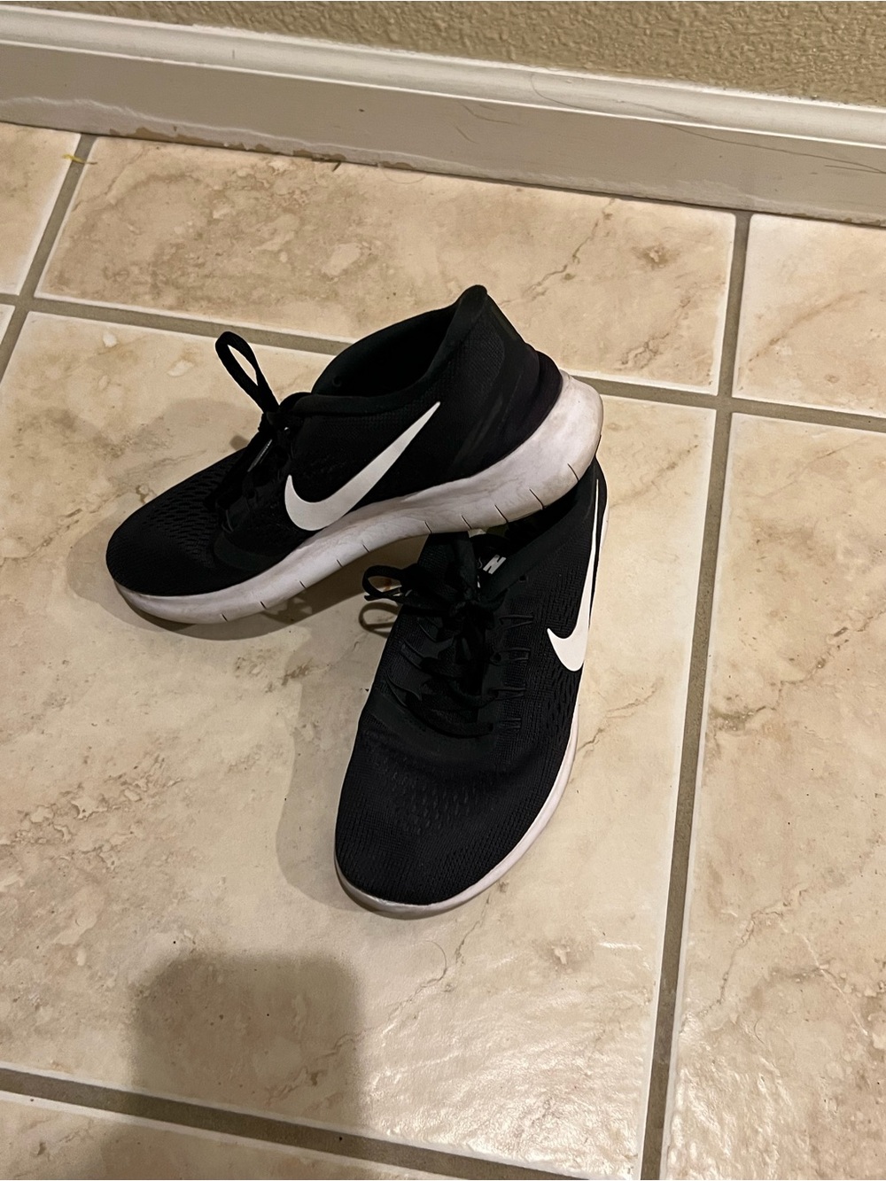 Nike Black and White Women's Athletic Running Shoes